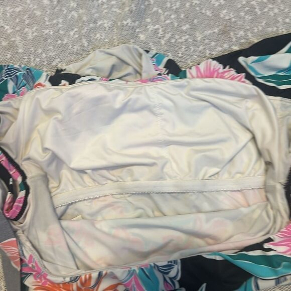 TRINA TURK Tropic Waves Off-the-shoulder Bandeau One-piece Swimsuit Medium 8 - Picture 6 of 10